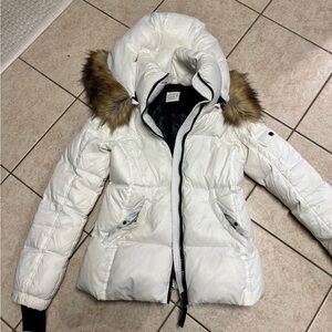 S13 women’s white down jacket  with Fur Trim